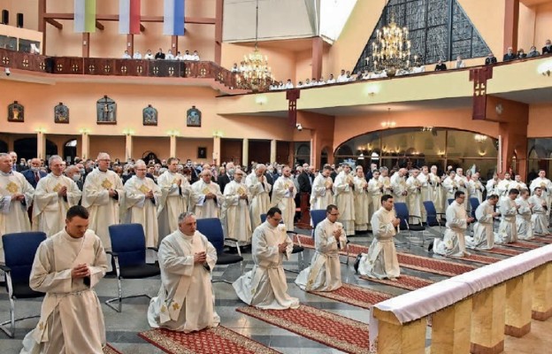 Dziesięciu diakonów 23 maja przyjęło święcenia prezbiteratu z rąk abp. Józefa Kupnego