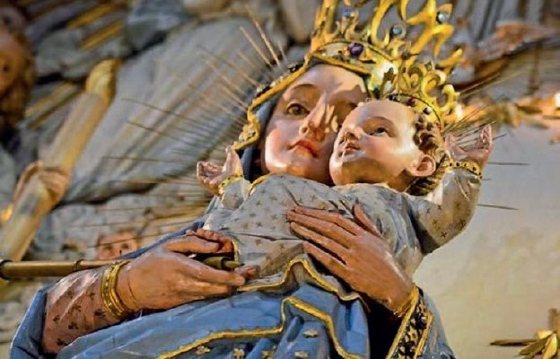 Przed laty koronowana, łaskami słynąca, figura Najświętszej Maryi Panny Anielskiej