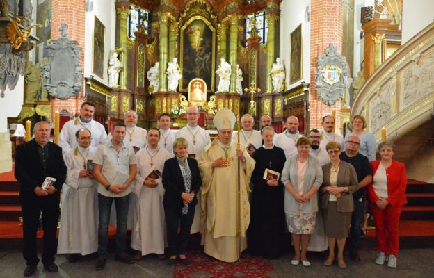 akolici i absolwenci z biskupem legnickim