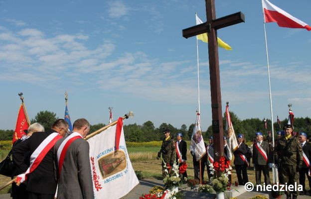 Krzyż w Ossowie upamiętniający miejsce śmierci ks. Ignacego Skorupki w czasie Bitwy Warszawskiej