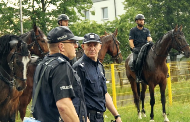 Insp. Dariusz Atłasik kieruje zespołem składającym się z blisko 800 policjantów, wśród nich jest też patrol konny