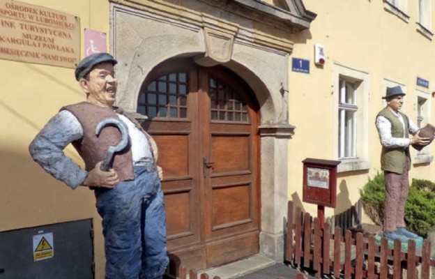 Do muzeum zapraszają tytułowi bohaterowie