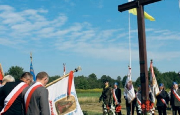 Krzyż upamiętniający miejsce śmierci ks. Ignacego Skorupki, Ossów