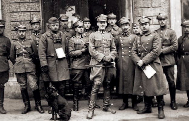 Polscy oficerowie po ponownym zajęciu Mińska. 15 X 1920