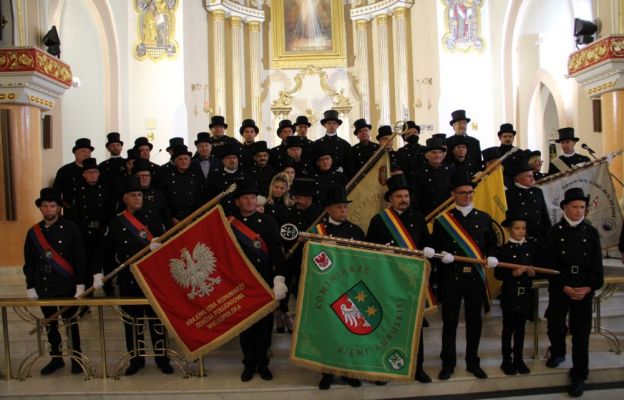 Lubuscy kominiarze przyjechali do sanktuarium w Świebodzinie, by poświęcić swój sztandar