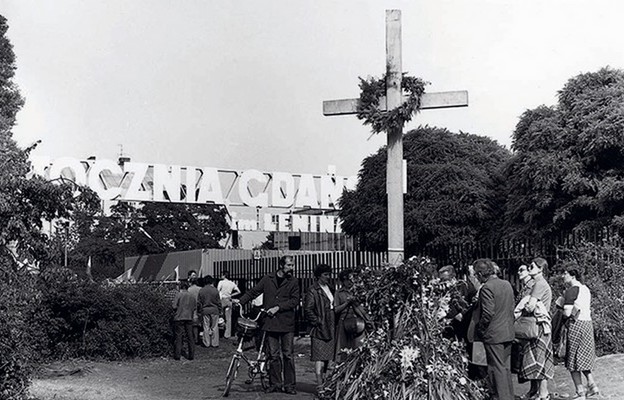 Przed Stocznią gdańską, sierpień 1980 r.