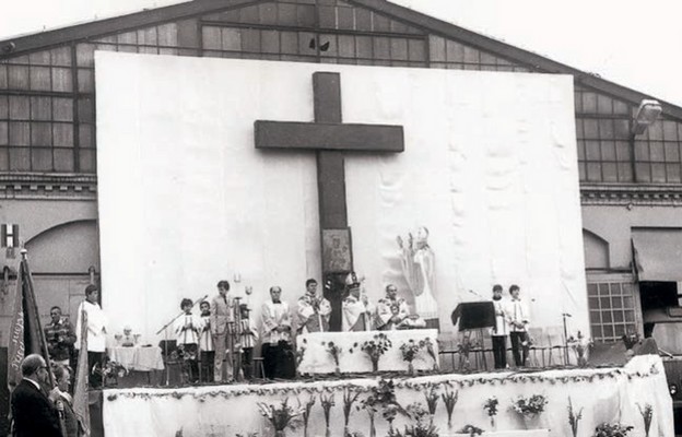 Msza św. w zajezdni przed 40 laty