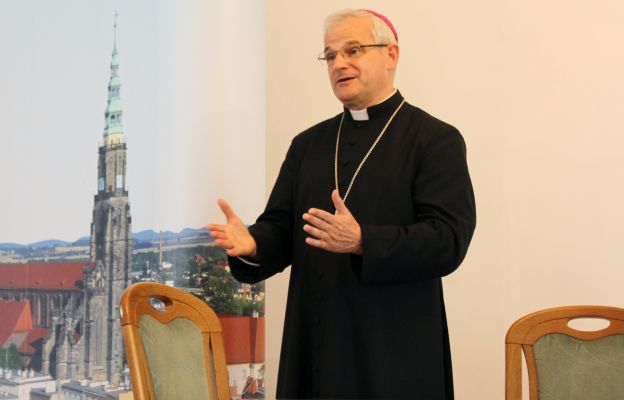 bp Marek Mendyk apeluje o zapisywanie dzieci i młodzieży na religię.