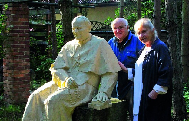 Twórcy pomników Jana Pawła II