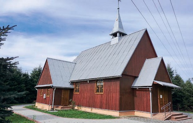 Zamarzyli o własnym kościele