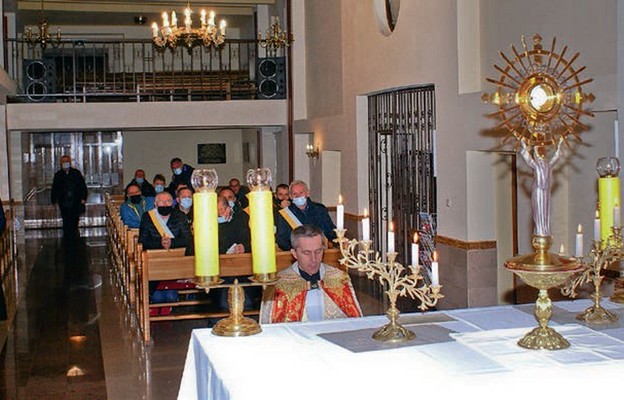 Modlitwa różańcowa buduje i wzmacnia filary naszej wiary – spotkanie w parafii Chrystusa Króla w Sosnowcu-Klimontowie