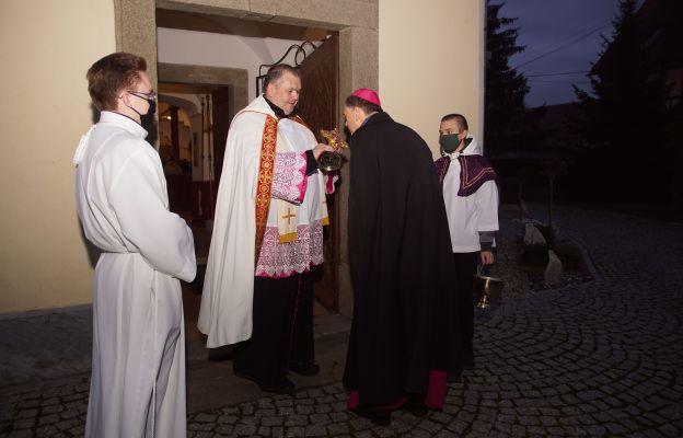 Z wizytą w Gościsławiu. Jedna parafia pięć kościołów