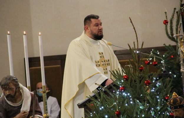 Ks. Jakub Świątek w czasie Mszy św. wygłosił pierwszą katechezę o opiekunie Świętej Rodziny