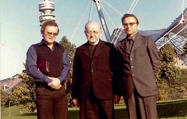 Bp Wilhelm Pluta i ks. Antoni Stankiewicz (pierwszy z prawej) wielokrotnie widywali się w Rzymie i pozostawali w życzliwych relacjach