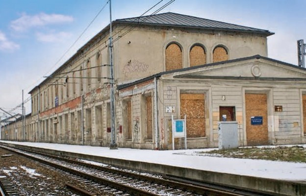 Dworzec kolejowy w Maczkach, zbudowany w latach 1839-48