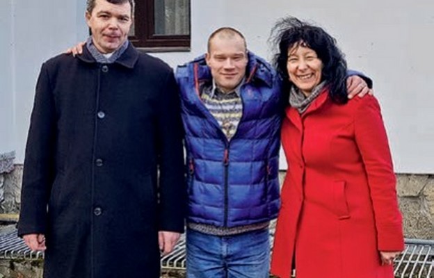 Tuchów; o. Stanisław, Anna oraz Mariusz, uratowany Bożą miłością 3 lata temu