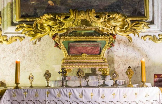 relikwiarz w Mauzoleum Piastów
