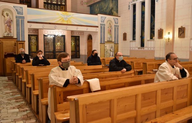 Adoracja kapłańska w sanktuarium w Mzykach, 18.12.2020