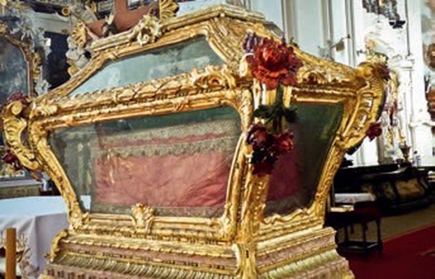Relikwie św. Walentego przechowywane są w ozdobnym relikwiarzu