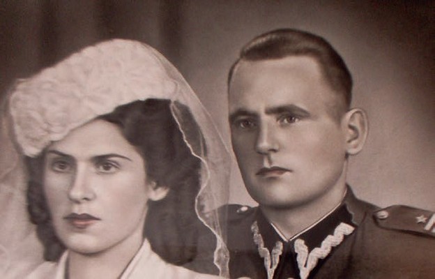 Wanda i Wacław Worotyńscy zostali skazani 30 listopada 1953 r. przez WSR
w Zielonej Górze za współpracę z wywiadem amerykańskim (zdjęcie ślubne z 1946 r.).