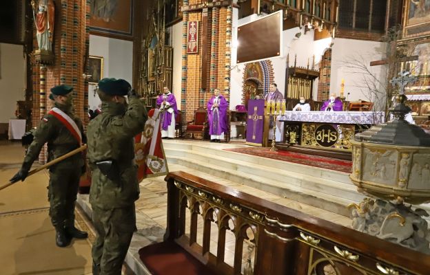 Msza święta w intencji Ojczyzny i żołnierzy niezłomnych w kolegiacie