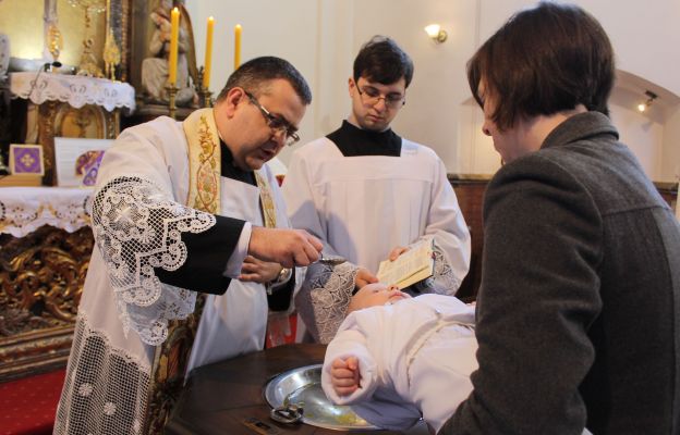 W kościele św. Krzyża 28 lutego br. celebrowano sakrament chrztu św. w nadzwyczajnej formie rytu rzymskiego. Obrzędom przewodniczył ks. Julian Nastałek.