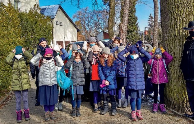 Skauci Europy z parafii Matki Bożej Królowej Meksyku. Pierwszy z prawej ks. proboszcz Grzegorz Jankowski