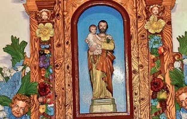 Figura św. Józefa w kościele w Czarnówku