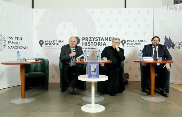 Od lewej: ks. prof. D. Zamiatała, ks. dr A. Poniński, dr hab. Rafał Łatka