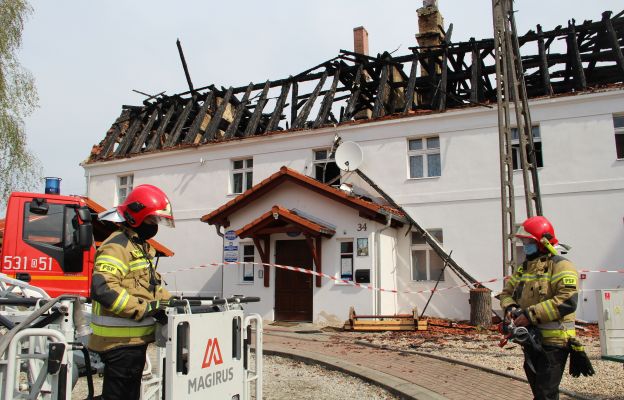 W chwili obecnej budynek plebanii zabezpieczają strażacy. Trwają też ekspertyzy w celu ustalenia przyczyny pożaru