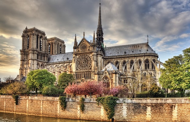 Wkrótce otwarcie katedry Notre-Dame. Konieczna rezerwacja biletów