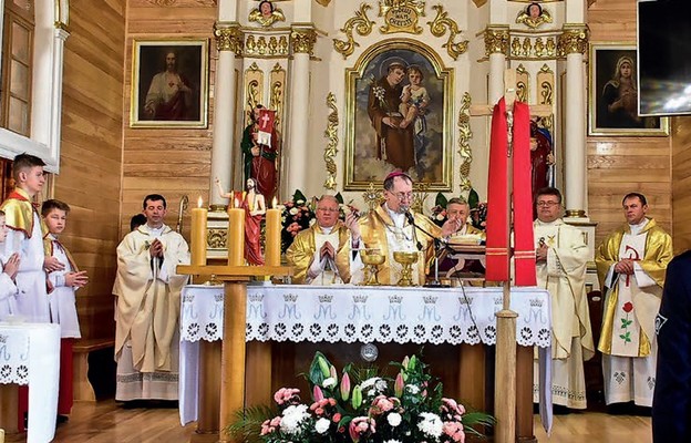 Eucharystia pod przewodnictwem pasterza diecezji