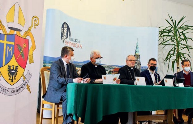 Konferencja prasowa w auli Świdnickiej Kurii Biskupiej