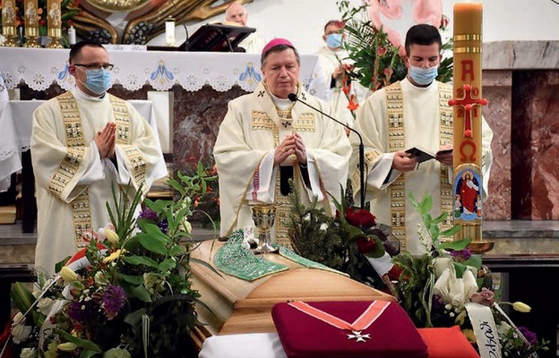 Mszy św. pogrzebowej przewodniczył abp Józef Kupny