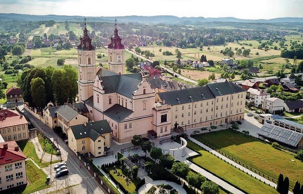 Zespół klasztorny w Nowej Wsi to jedno z najważniejszych sanktuariów maryjnych nie tylko Polski, ale i tej części Europy