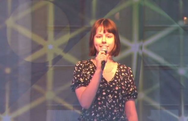 Jedna z artystek śpiewających w Voicesing na pierwszym koncercie. 