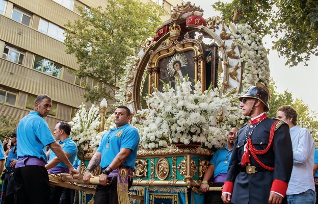 Procesja Virgen de la Paloma w Madrycie