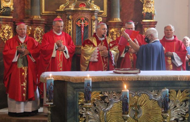Msza św. w Jakubowie pod przewodnictwem nuncjusza apostolskiego w Polsce