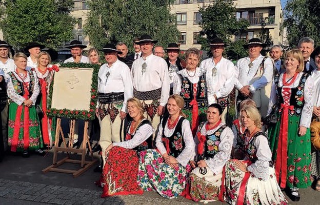 Delegacja z Ochotnicy podczas uroczystości beatyfikacyjnych w Warszawie