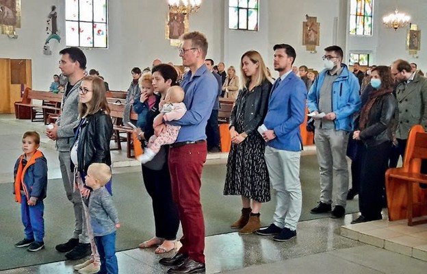 Małżonkowie spotkali się przy stole eucharystycznym