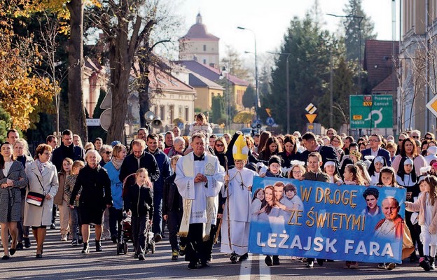 W drogę ze świętymi wyruszyli wierni w Leżajsku