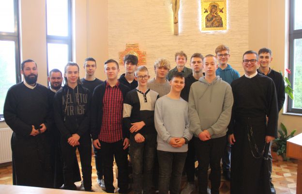 W trzydniowym spotkaniu od 12 do 14 listopada wzięło udział 15 chłopaków z Głogowa i południowej Polski - Tuchowa, Biecza, Łomnicy Zdroju i Tarnowa