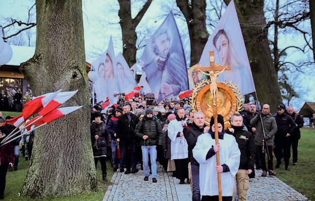 Nowennę podjęli czciciele św. Andrzeja, wśród nich Wspólnota Wojowników Maryi z ks. Dominikiem Chmielewskim