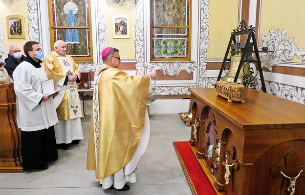 Poświęcenie relikwiarza św. Charbela to ważny moment w życiu parafii