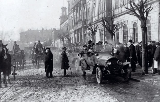 Codzienne życie w stolicy, 1922 r. Ruch spory, ale przynajmniej nie ma korków