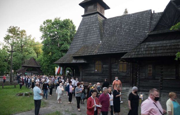 Stary kościółek na Białogonie