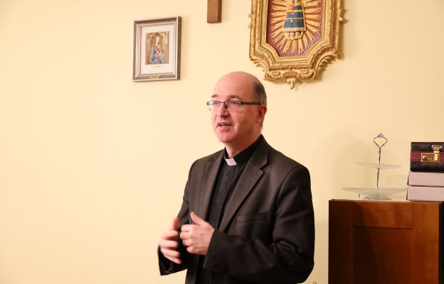 Kwestie formalne związane z objęciem nowych parafii wyjaśnił ks. Arkadiusz Chwastyk - kanclerz Kurii Świdnickiej