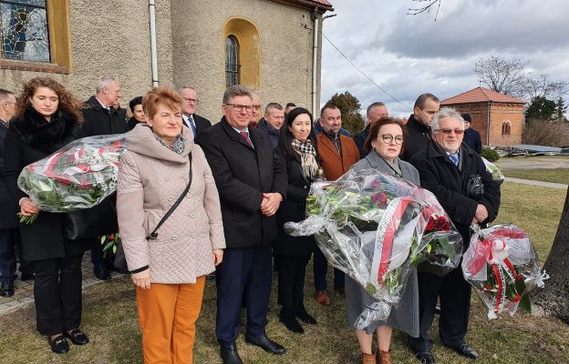 1.	W uroczystościach Kresowiaków udział wzięli przedstawiciele władz państwowych i samorządowych