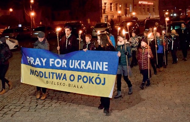 Czoło marszu dochodzi na plac katedralny