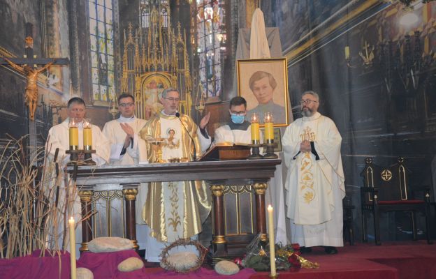 Uroczystości rozpoczęły się Eucharystią, której przewodniczył o. Mariusz Kozioł, a jednym z koncelebransów był ks. Paweł Zięba - kustosz sanktuarium bł. Anieli Salawy w Sieprawiu